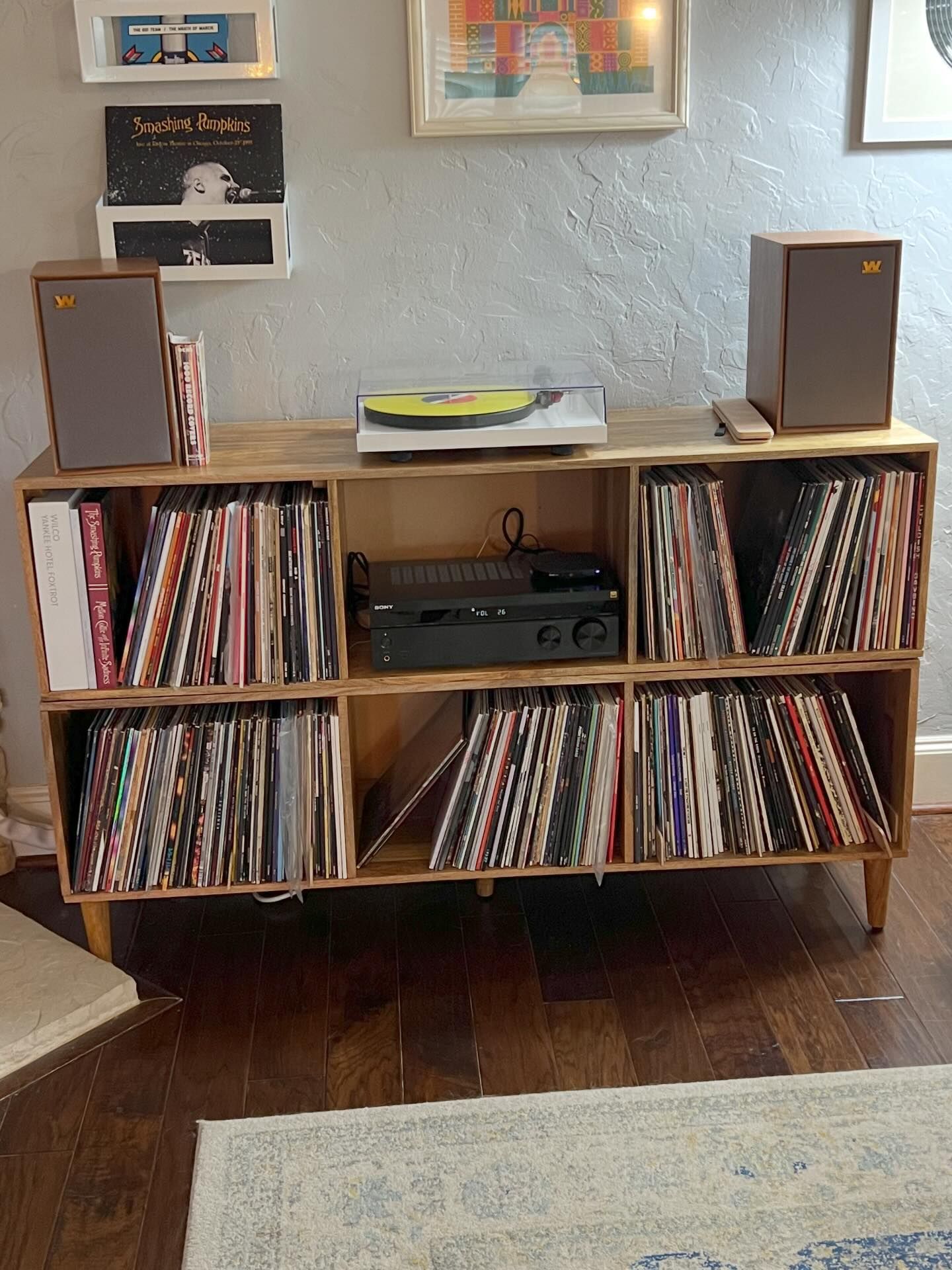 The Balanced Harmony of a Vintage-Modern Hi-Fi Setup