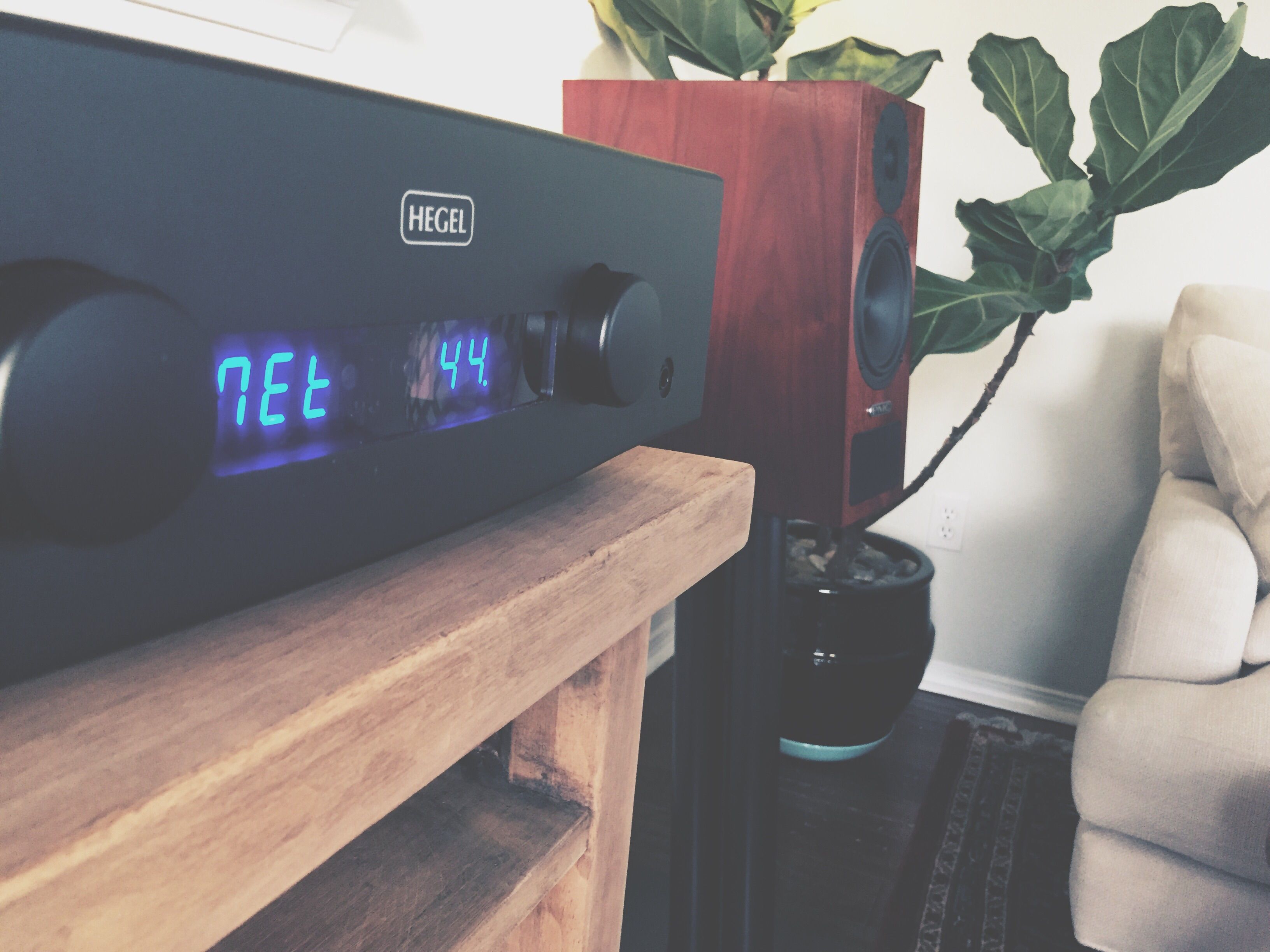 Detailed soundstage and balanced acoustic output